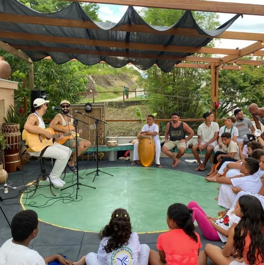Roda de música e comunidade